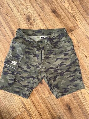 Helly Hansen Men's Camouflage Cargo Shorts - Olive & Dark Green